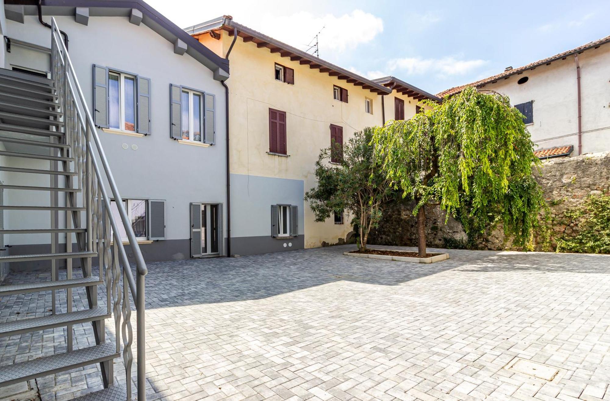 Ferienwohnung The Castle - Parking - Self Ck-In & Access Cavallasca Exterior foto