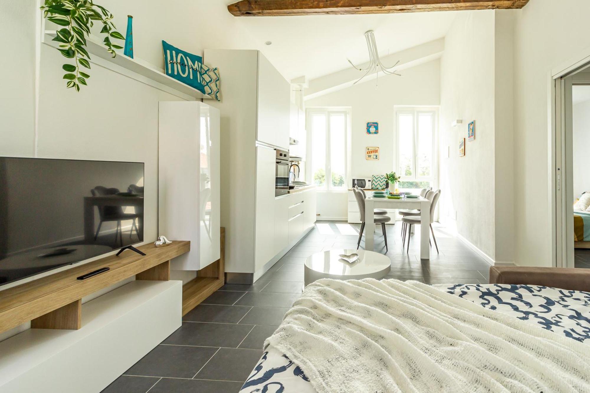 Ferienwohnung The Castle - Parking - Self Ck-In & Access Cavallasca Exterior foto