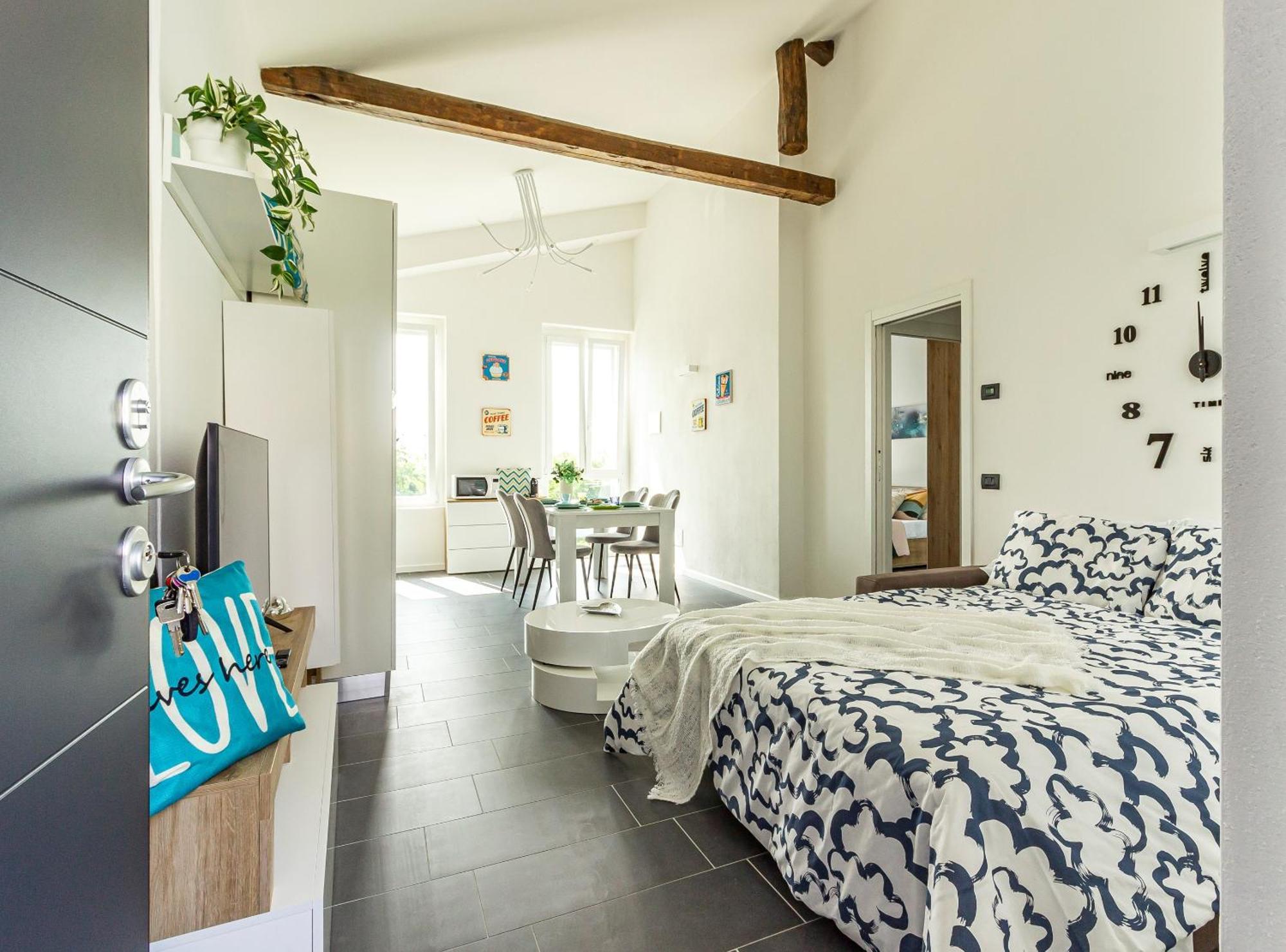 Ferienwohnung The Castle - Parking - Self Ck-In & Access Cavallasca Exterior foto